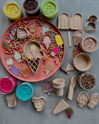 Ladění této kolekce nás bavilo moc, snad je to poznat 😃🍦 Nová zmrzlinková kolekce je tu a s ní radost, fantazie a tvoření!...